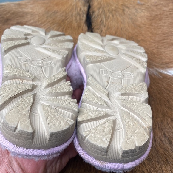 Women’s UGG winter sandals size 7 check them out thanks 🙏 - Picture 4 of 7